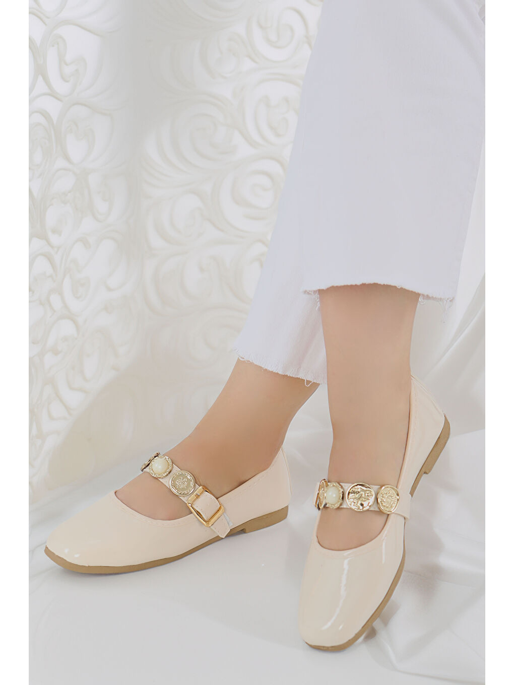 Ekru Kadın Krem Tuğra Detaylı Babet Ayakkabı - 27506