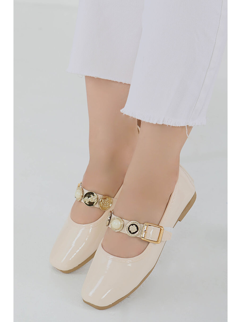 Ekru Kadın Krem Tuğra Detaylı Babet Ayakkabı - 27506-1