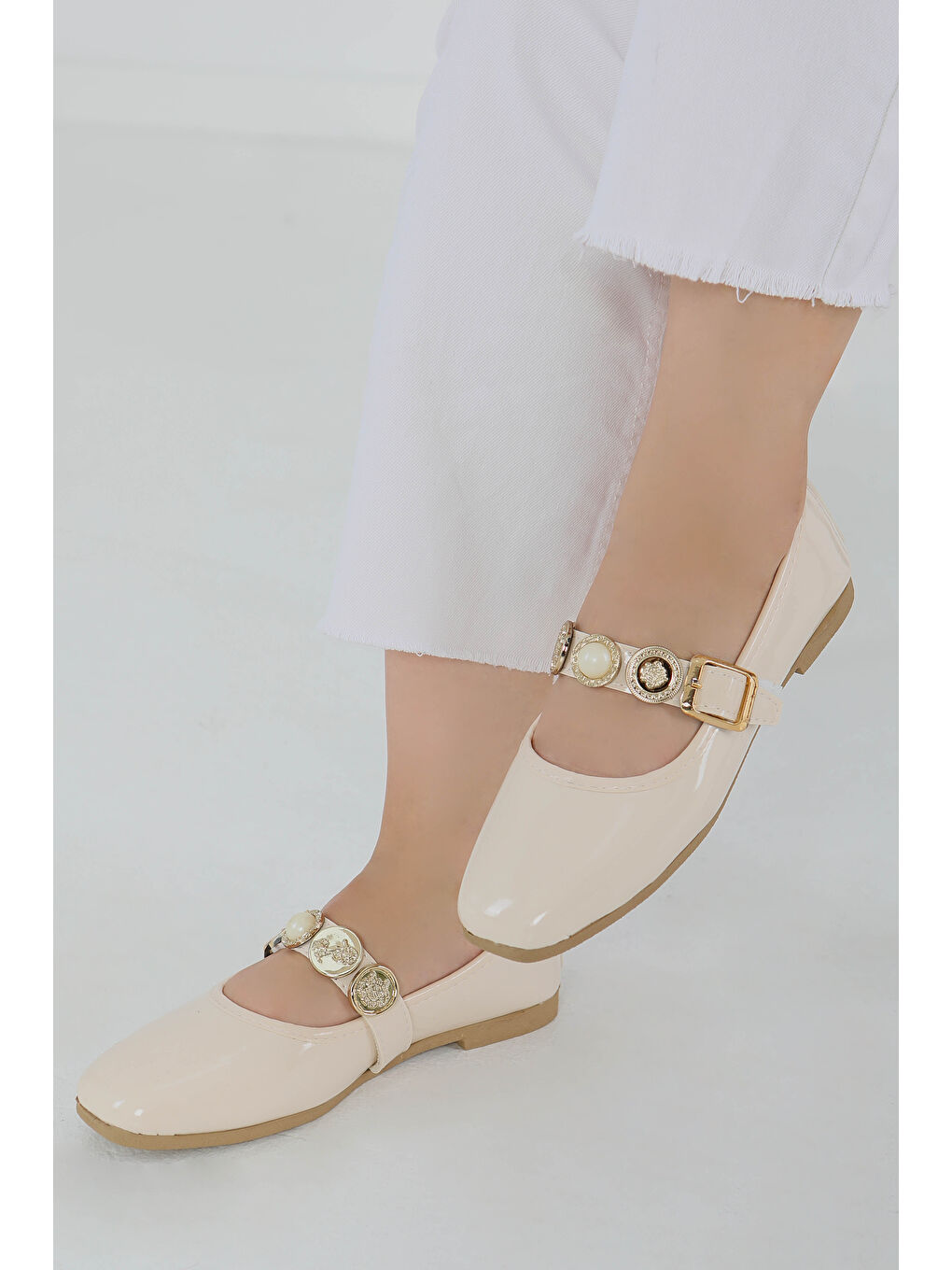 Ekru Kadın Krem Tuğra Detaylı Babet Ayakkabı - 27506-2