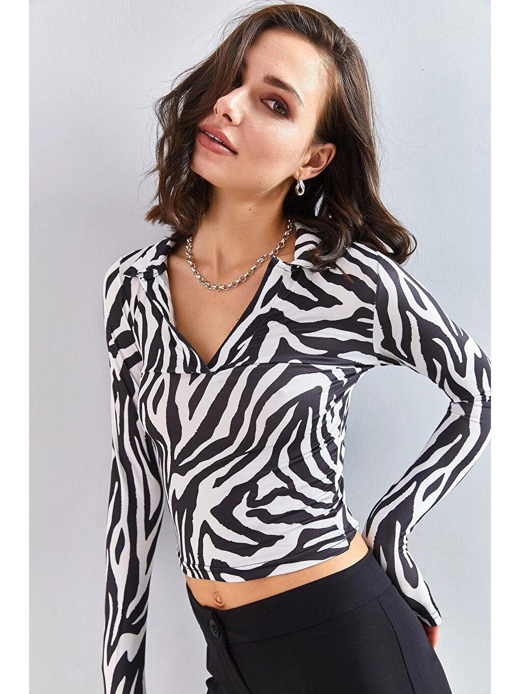 Siyah Kadın Polo Yaka Desenli Mikron Kumaş Bluz-1