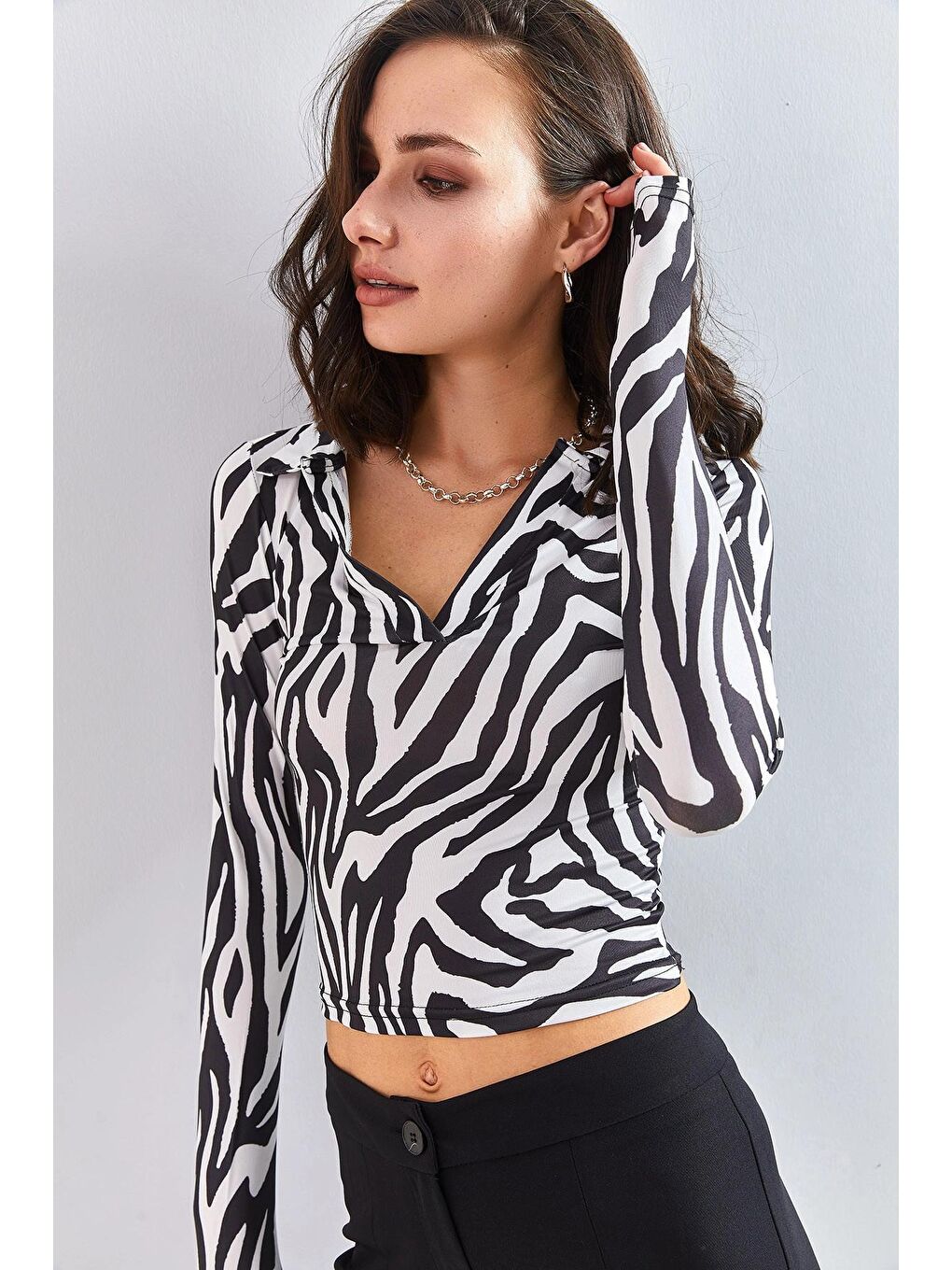 Siyah Kadın Polo Yaka Desenli Mikron Kumaş Bluz-2