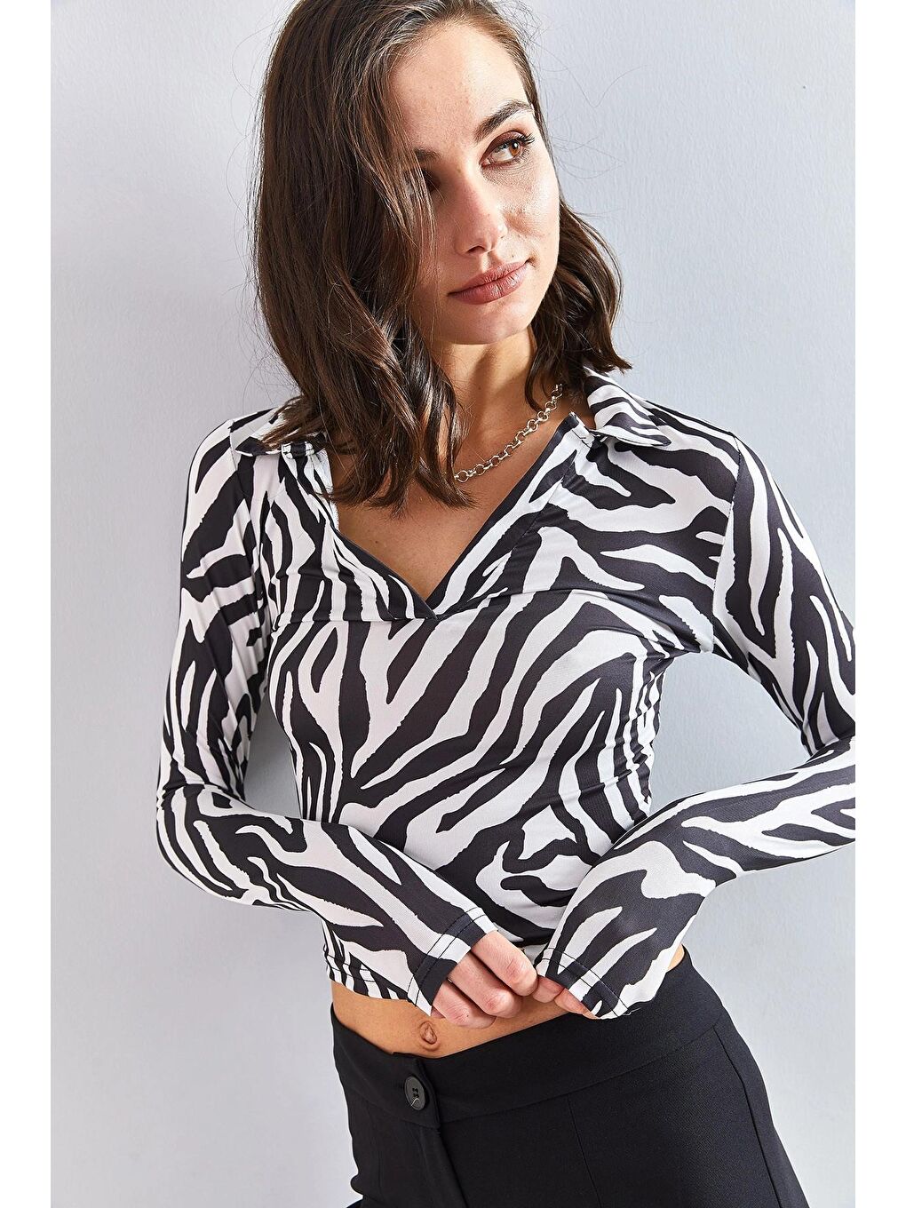 Siyah Kadın Polo Yaka Desenli Mikron Kumaş Bluz-3