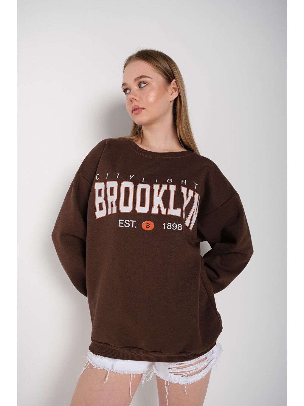 Trendseninle Kahverengi Kadın KAHVERENGİ Oversize Brooklyn Citylights Baskılı Sweatshirt 000