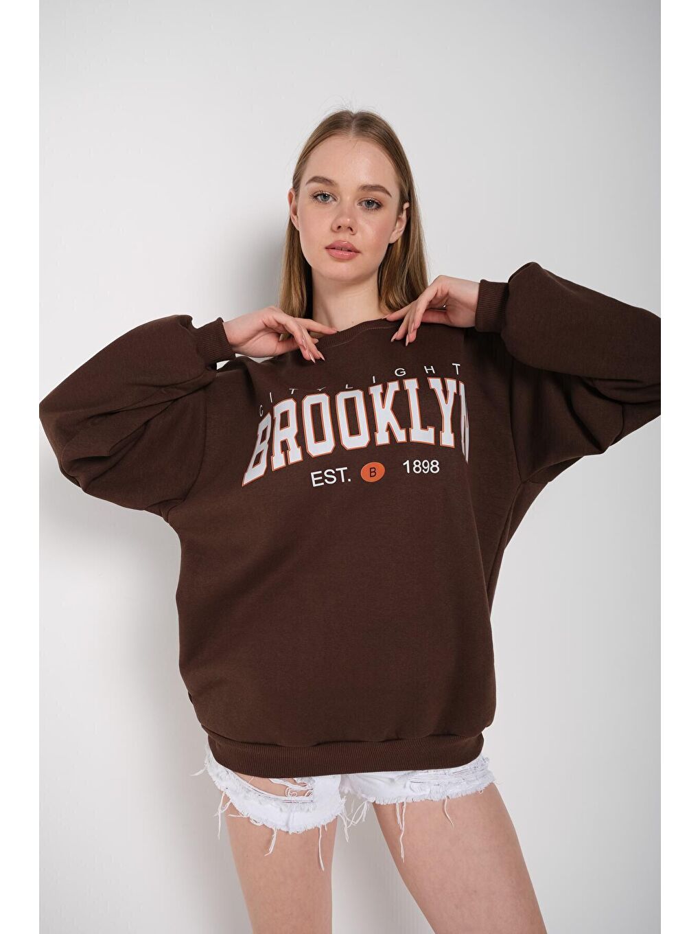 Trendseninle Kahverengi Kadın KAHVERENGİ Oversize Brooklyn Citylights Baskılı Sweatshirt 000 - 1