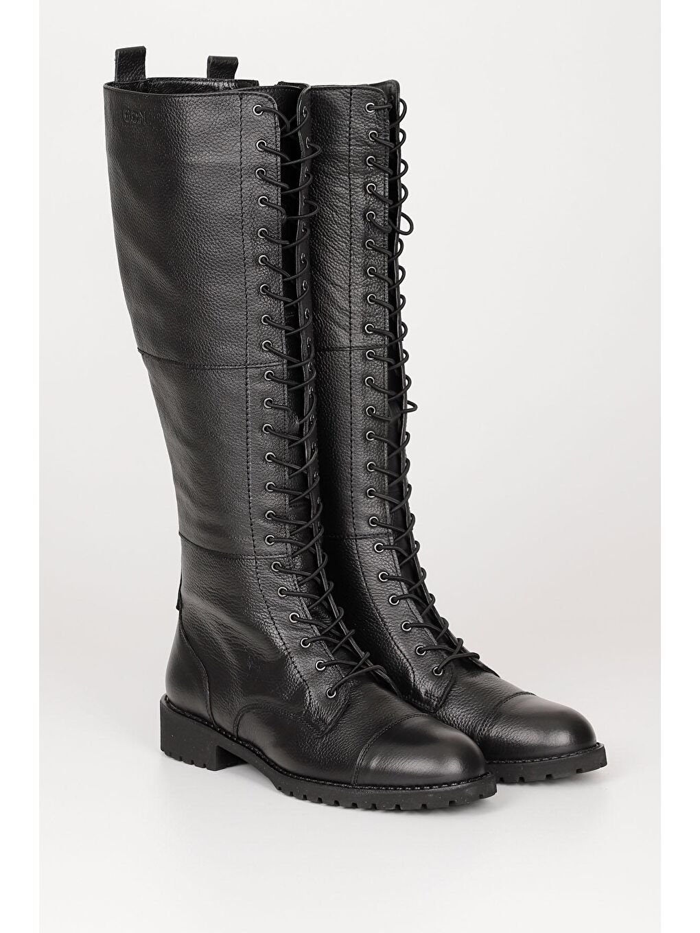 Siyah Hakiki Deri Yuvarlak Burun Kauçuk Taban Topuklu Bağcıklı Kadın Günlük Çizme 64601