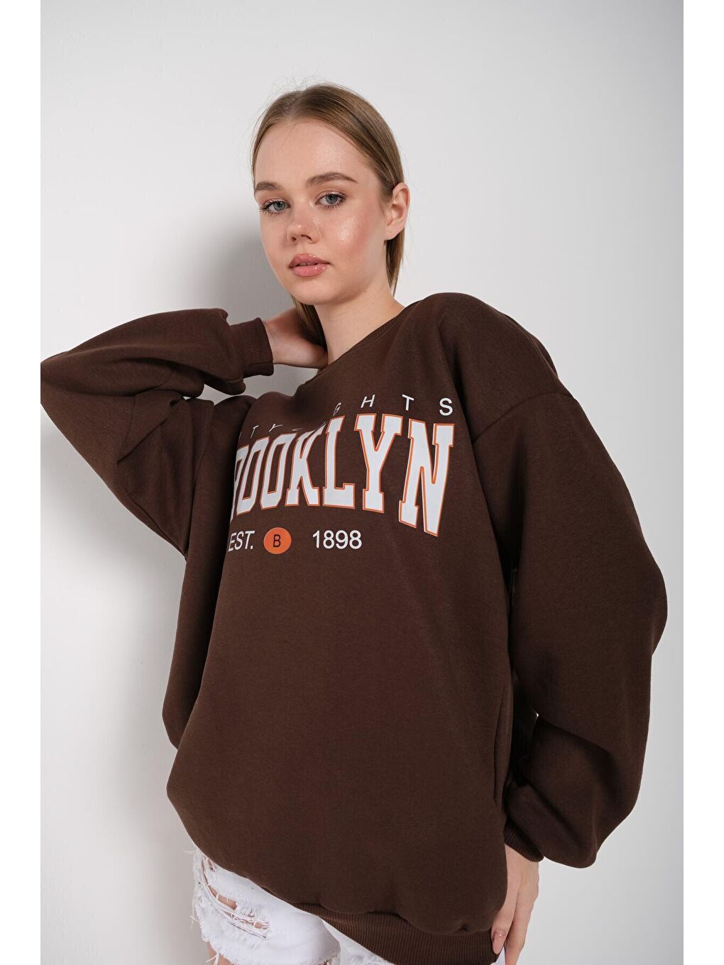 Trendseninle Kahverengi Kadın KAHVERENGİ Oversize Brooklyn Citylights Baskılı Sweatshirt 000 - 3