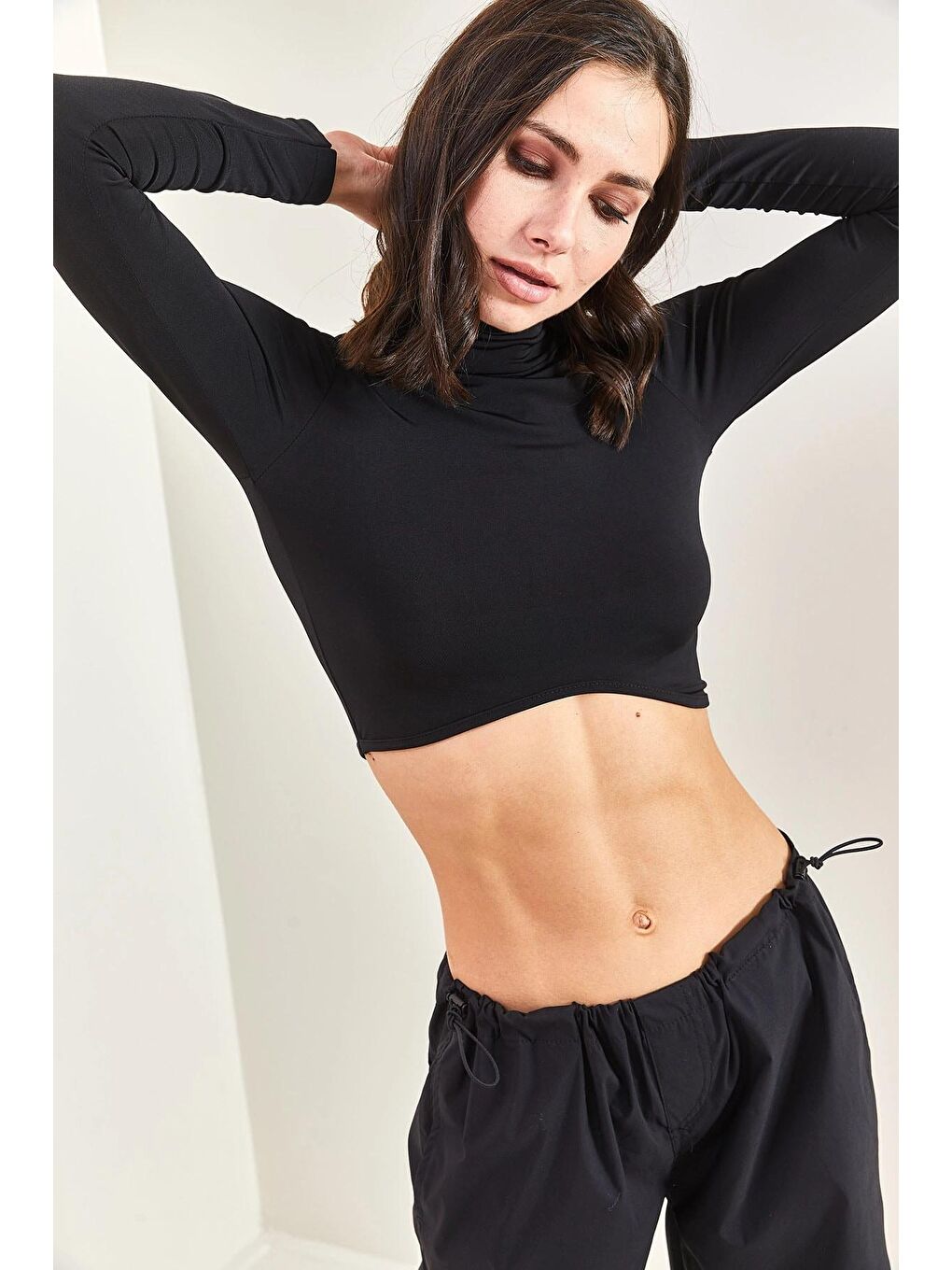 Siyah Kadın Yarım Balıkçı Yaka Biyeli Uzun Kol Bluz-1