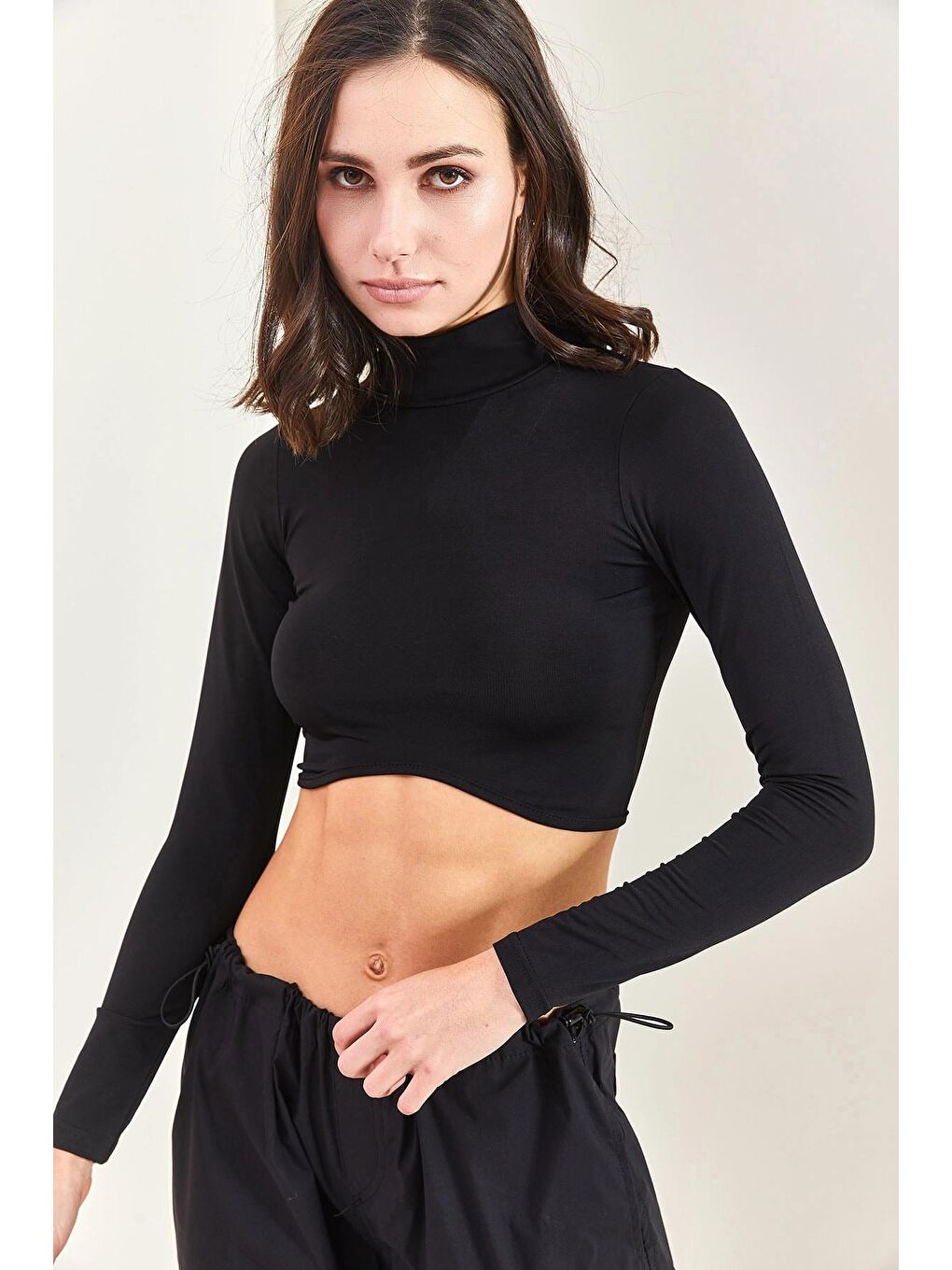 Siyah Kadın Yarım Balıkçı Yaka Biyeli Uzun Kol Bluz-3