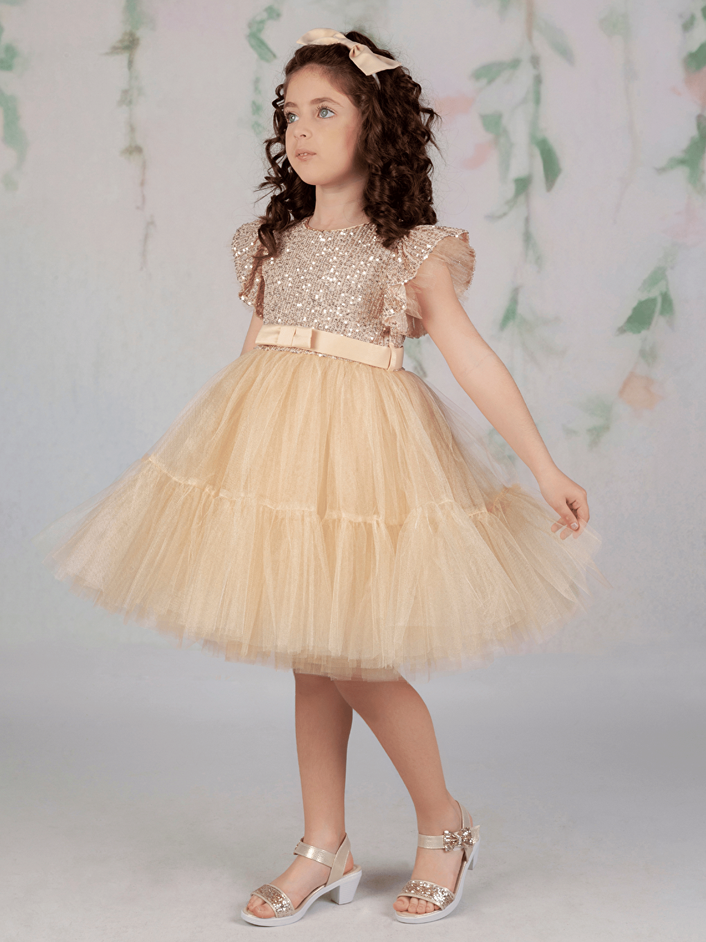 Sarı Bisiklet Yaka Pul Detaylı Tül Elbise ve Fiyonklu Taç