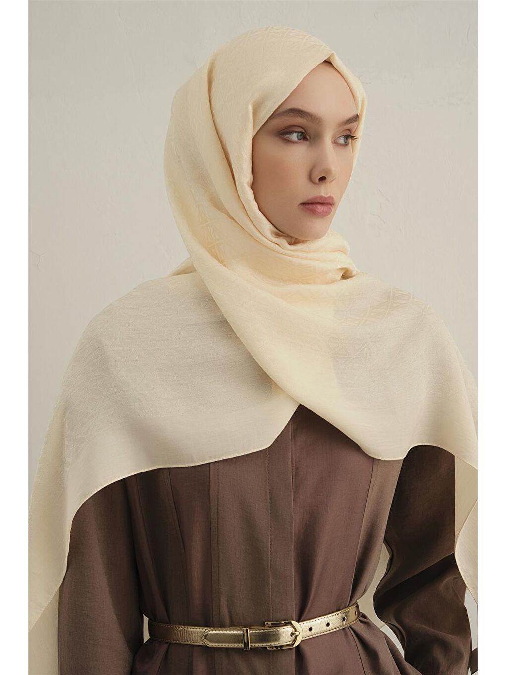 Ekru Lyocell Naia Üçgen Monogram Şal 5 60-1