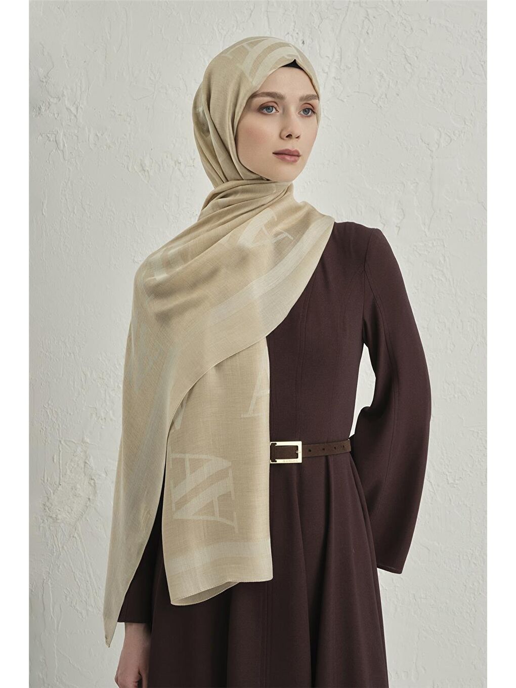 Bej Woolair Harf Monogram Şal 2 04