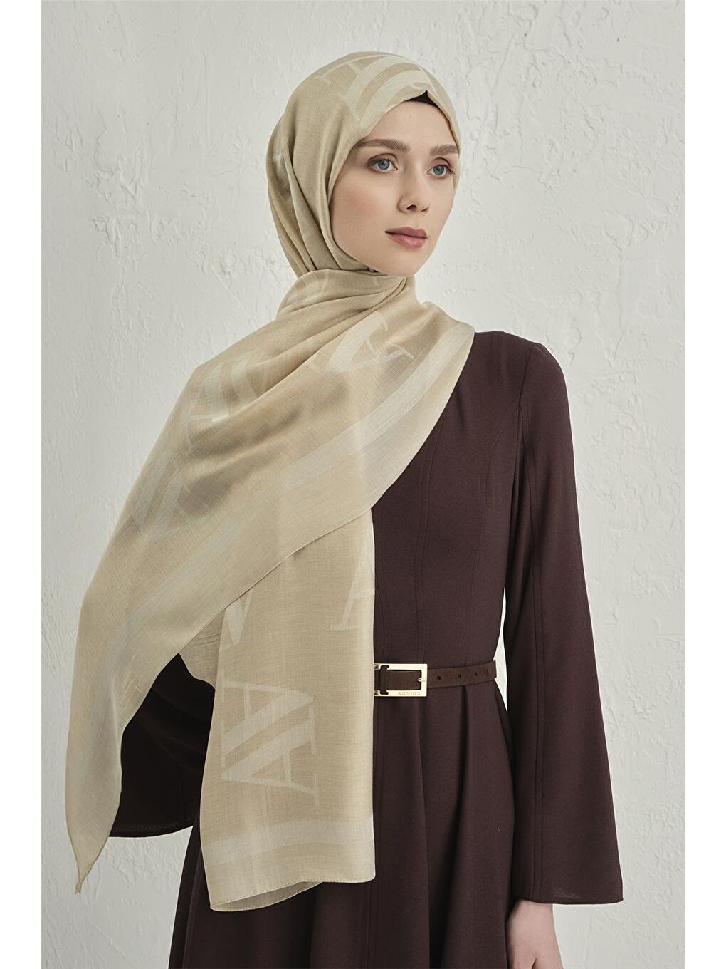 Bej Woolair Harf Monogram Şal 2 04-2