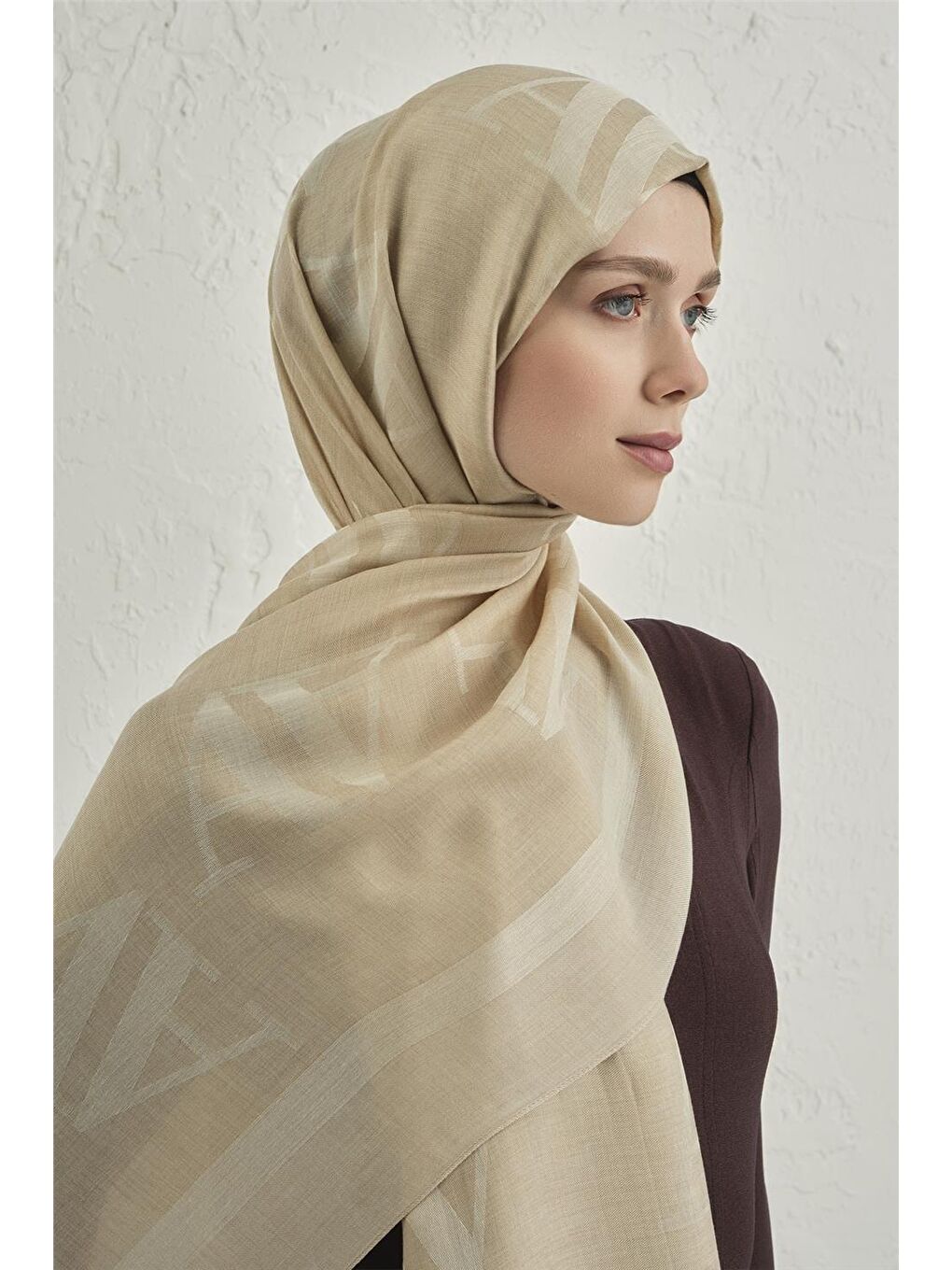 Bej Woolair Harf Monogram Şal 2 04-3