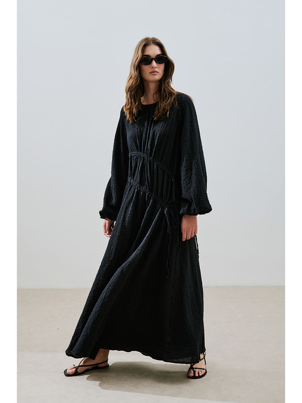 Büzgü Bağlamalı Dokulu Elbise Siyah-2