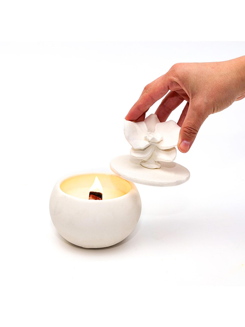 Ekru Taştan Seramik Çiçek Kapaklı Vanilya Sandal Kokulu Crackling Vegan Mum (Çıtırtılı)