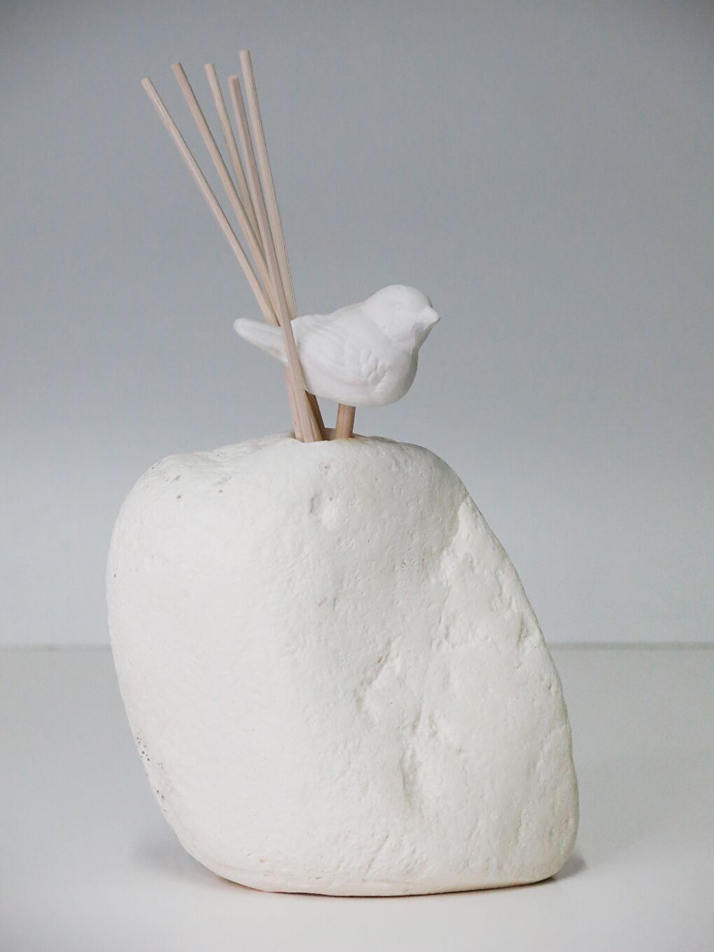 Taştan Ekru Oval Kaya Kuş Taşlı Vanilya Sandal Oda Kokusu