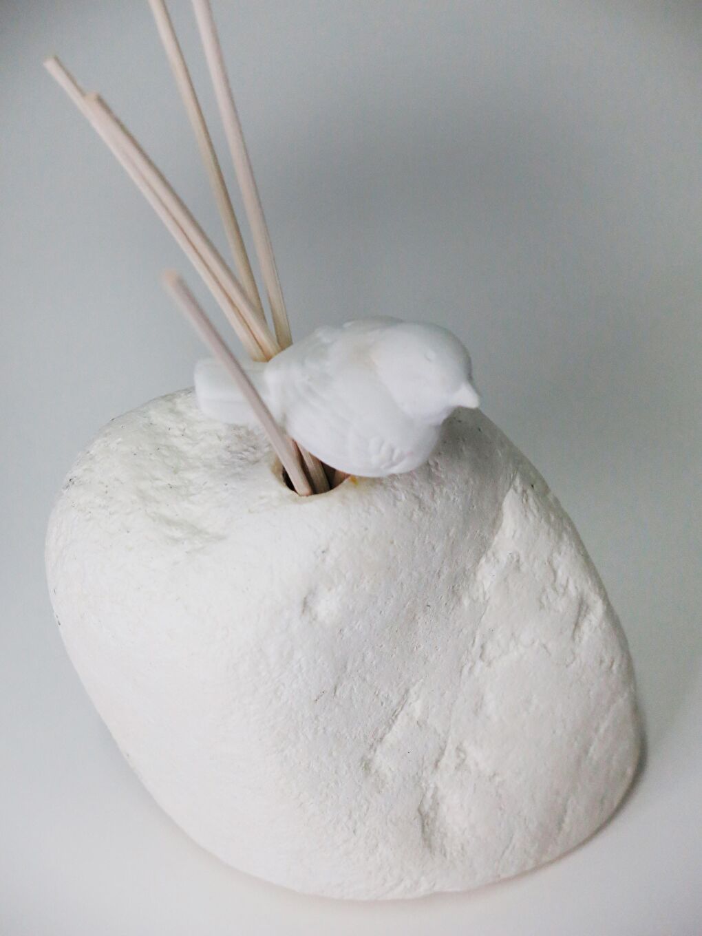 Taştan Ekru Oval Kaya Kuş Taşlı Vanilya Sandal Oda Kokusu-1