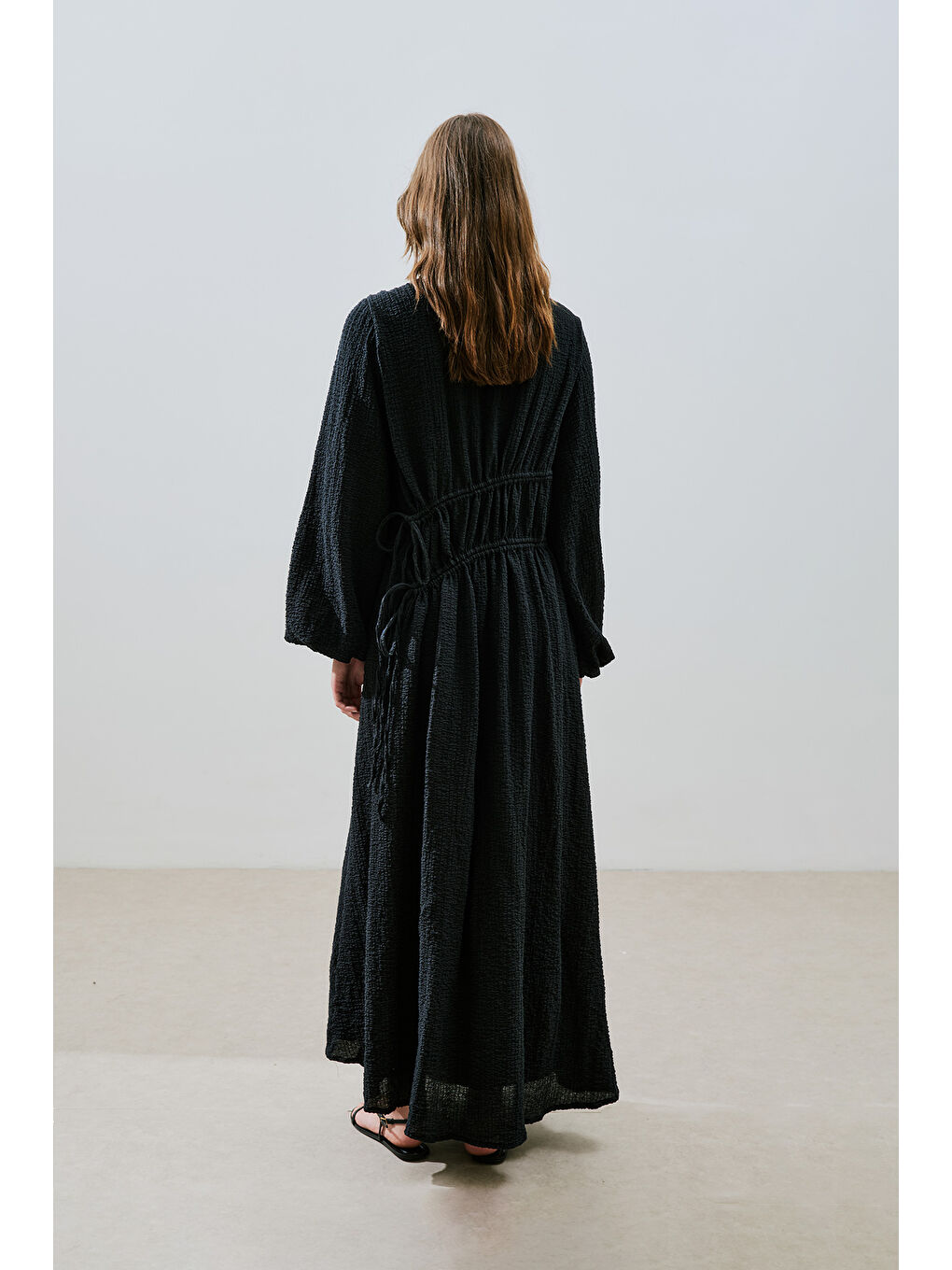 Büzgü Bağlamalı Dokulu Elbise Siyah-5