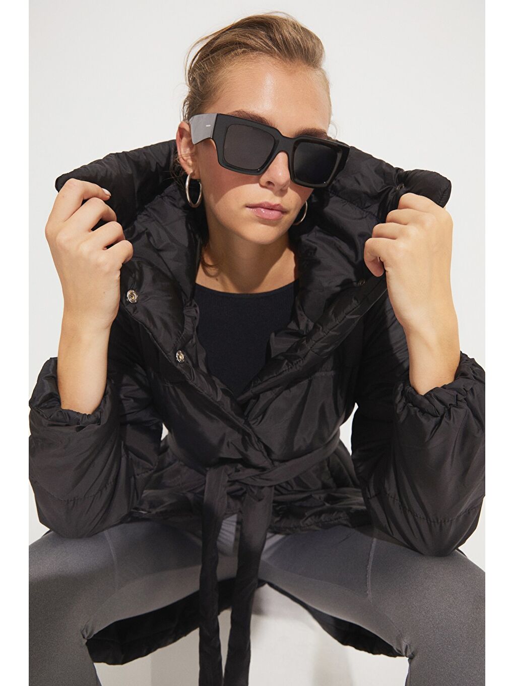 Siyah Geniş Yaka Şişme Mont-2