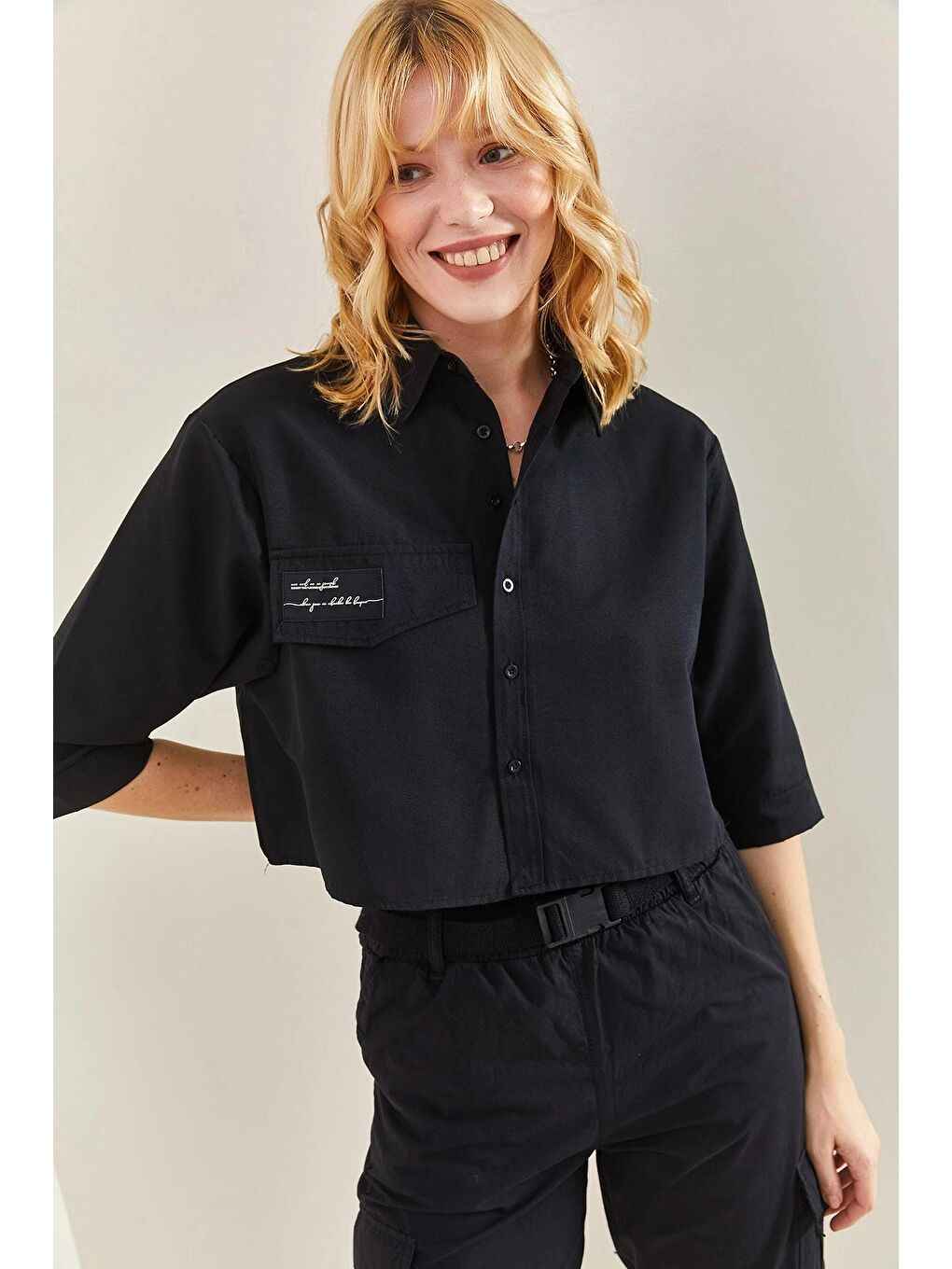 Siyah Kadın Armalı Kapaklı Crop Gömlek