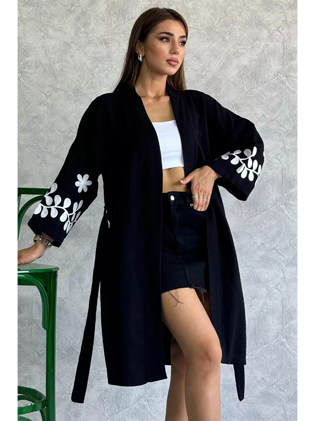 Siyah Bel Kuşaklı Nakışlı Kadın Kimono