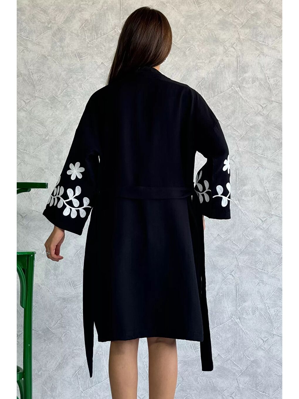 Siyah Bel Kuşaklı Nakışlı Kadın Kimono-3