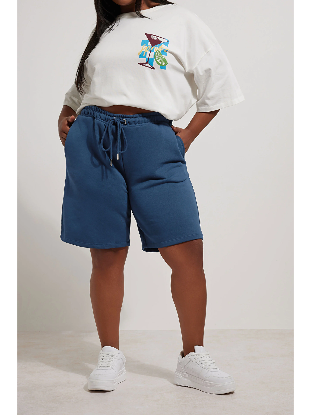 Petrol Büyük Beden Cepli Beli Büzgülü Rahat Kesim Şort 303199