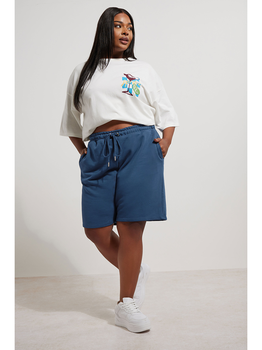 Petrol Büyük Beden Cepli Beli Büzgülü Rahat Kesim Şort 303199-2