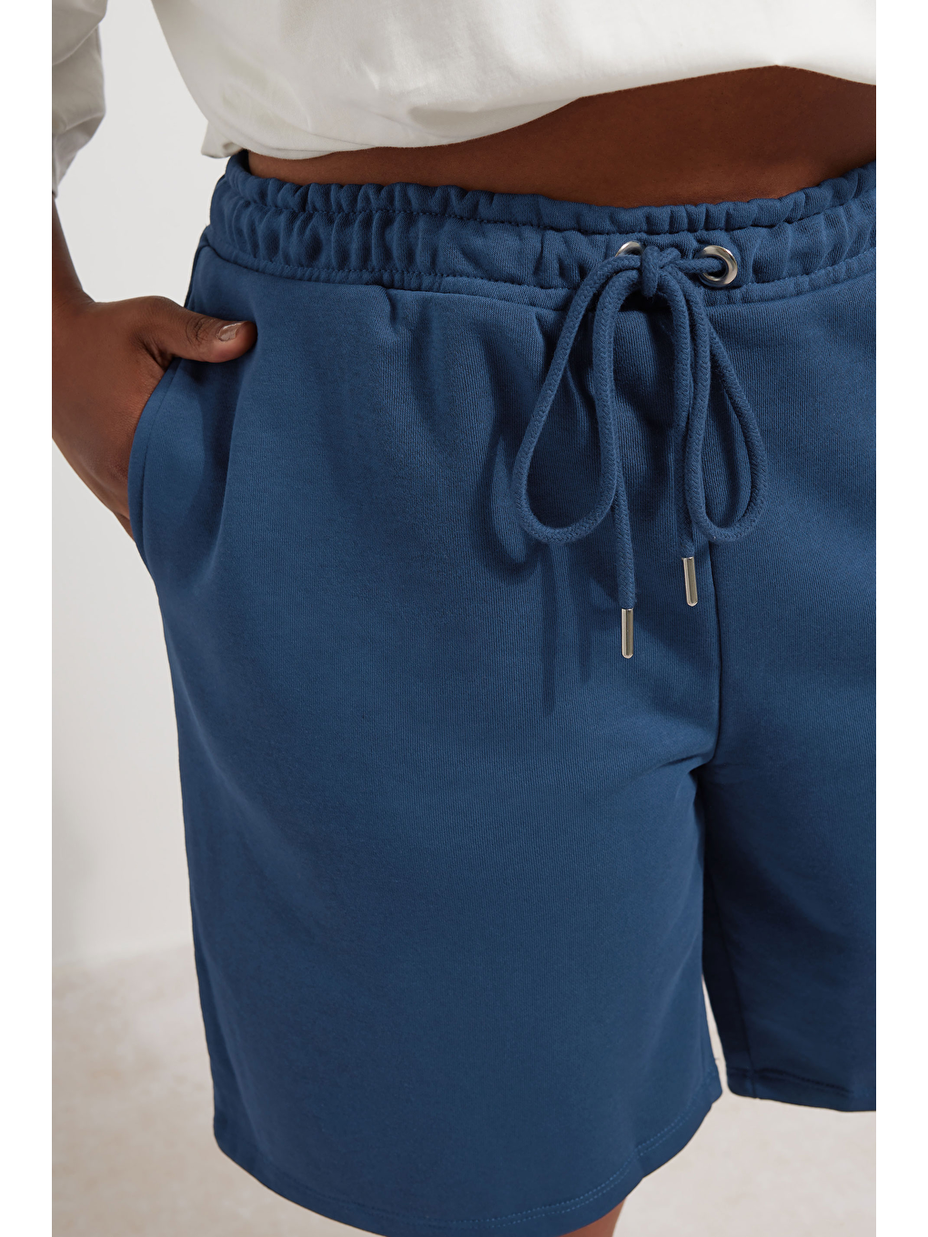 Petrol Büyük Beden Cepli Beli Büzgülü Rahat Kesim Şort 303199-8