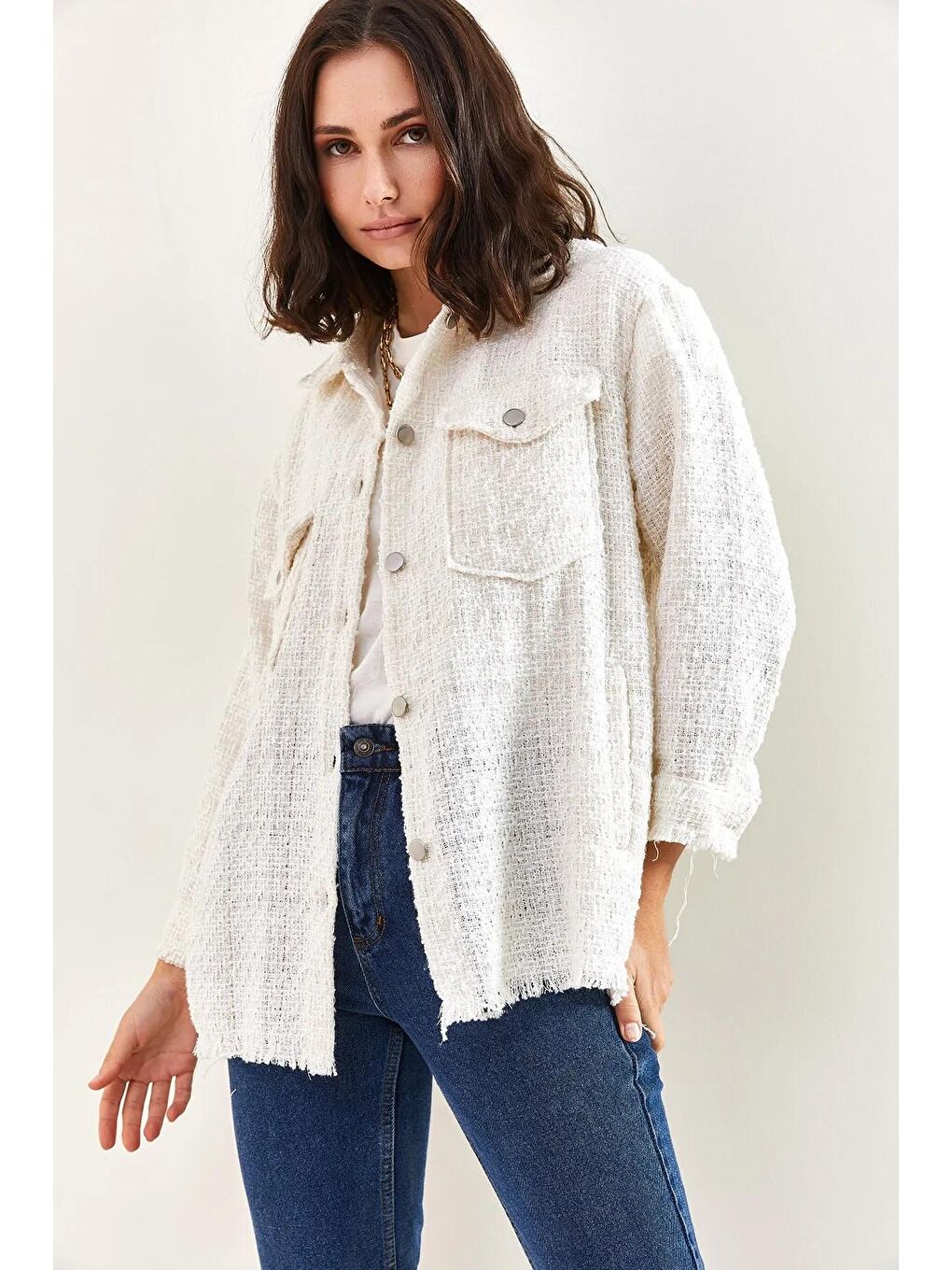 Beyaz Kadın Çift Cepli Şanel Gömlek 4637-2