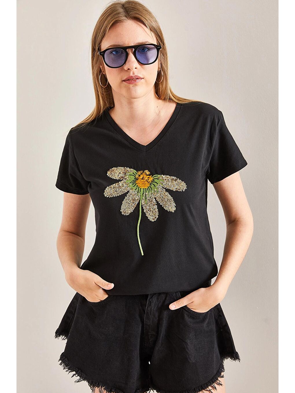 Siyah Kadın Papatya İşlemeli Tshirt-3