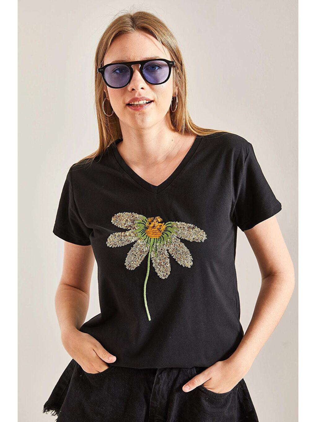 Siyah Kadın Papatya İşlemeli Tshirt-4