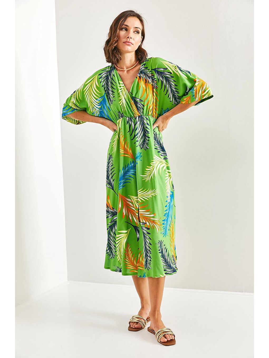 Yeşil Kadın Kruvaze Yaka Önden Yırtmaçlı Elbise