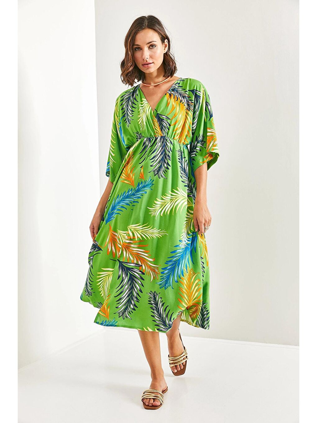 Yeşil Kadın Kruvaze Yaka Önden Yırtmaçlı Elbise-4