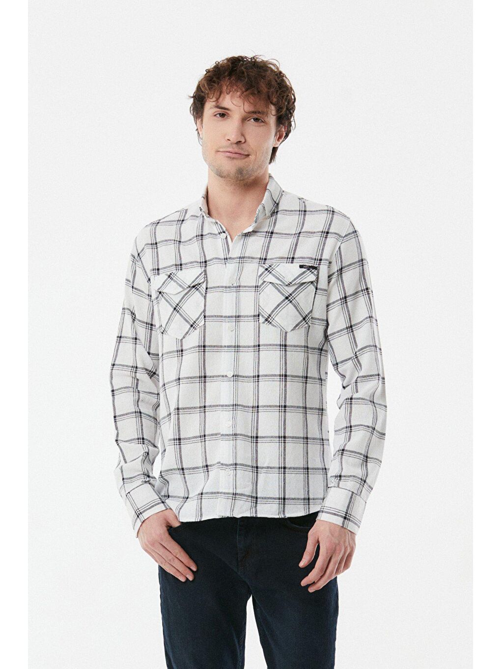 Beyaz Ekose Desenli Çift Cepli Gömlek