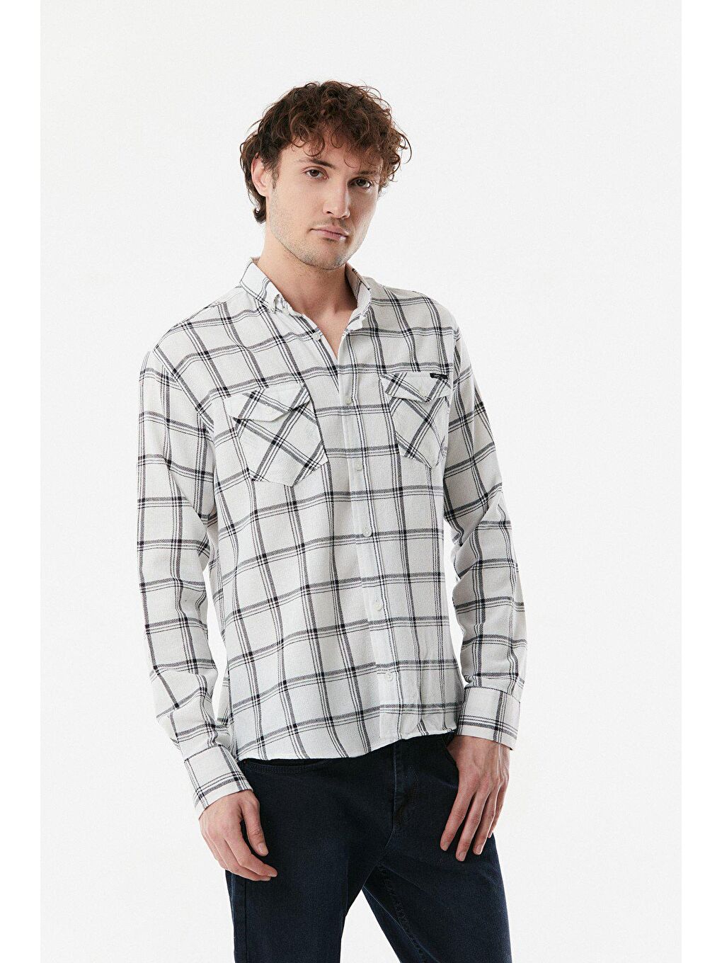 Beyaz Ekose Desenli Çift Cepli Gömlek-1