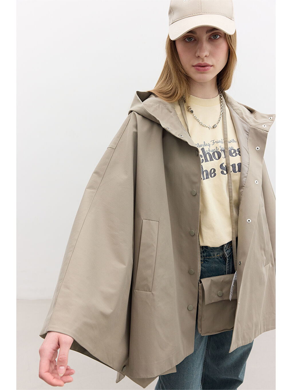 Yeşil Çanta Detaylı Pelerin Trençkot Çağla