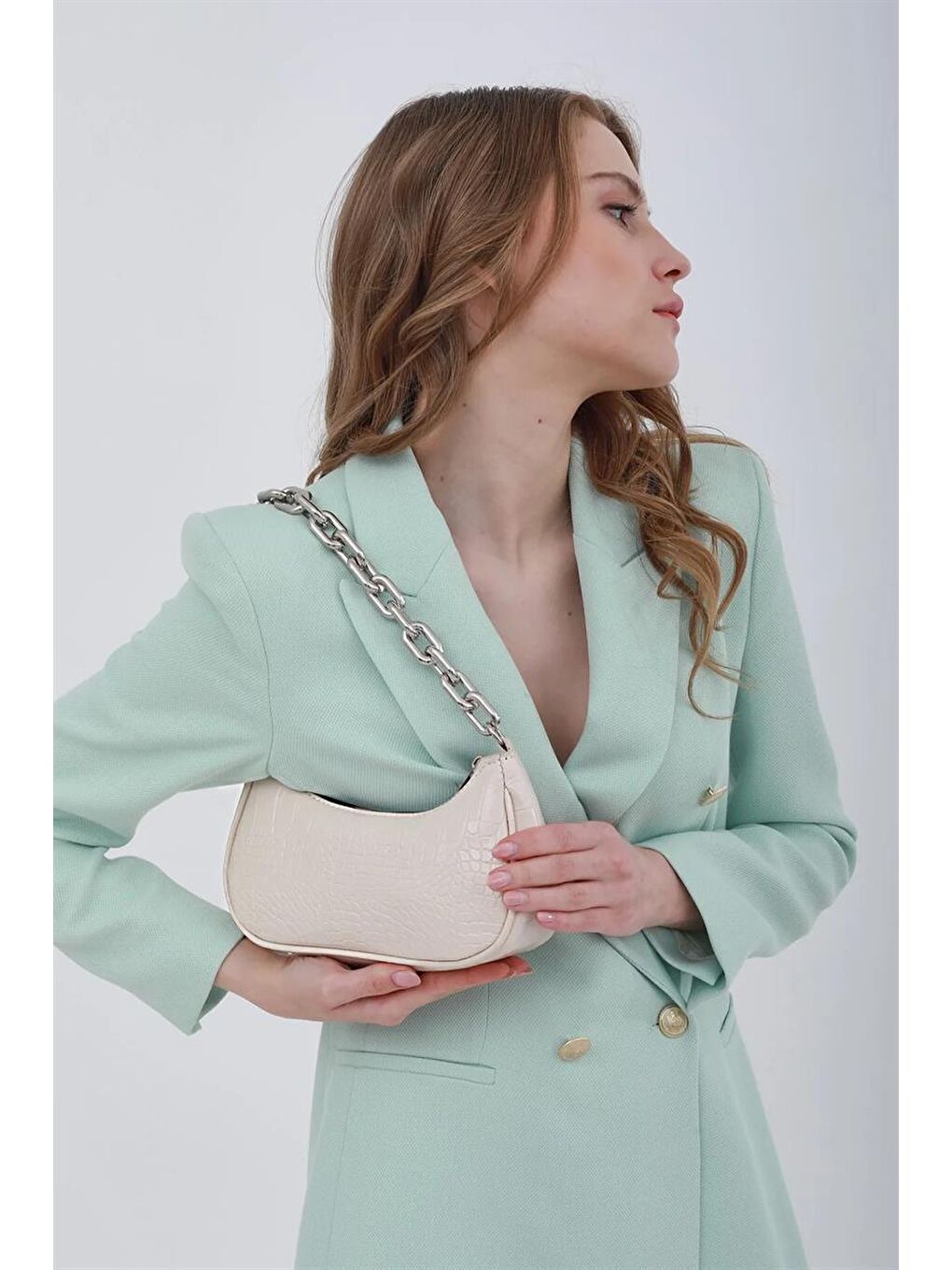 Ekru Kroko Desenli Zincir Askılı Baguette Çanta Krem-4