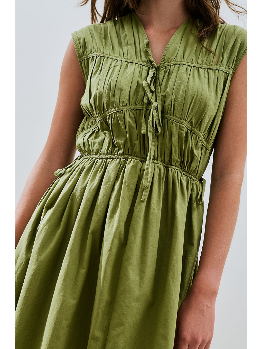 Büzgülü Bağlama Detaylı Elbise Yeşil-5