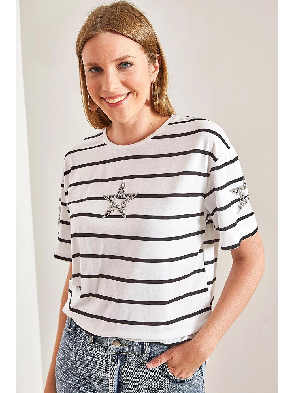 Beyaz Kadın Yıldız Baskılı Çizgili Penye Tshirt-4