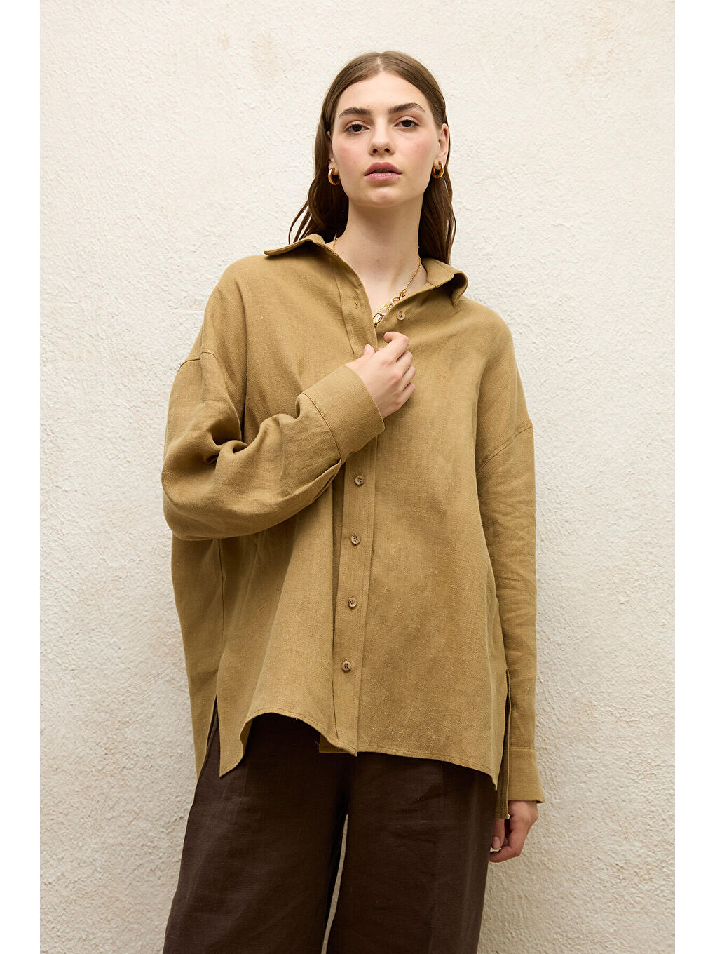 Bej Keten Oversize Düğmeli Gömlek Sahra-4