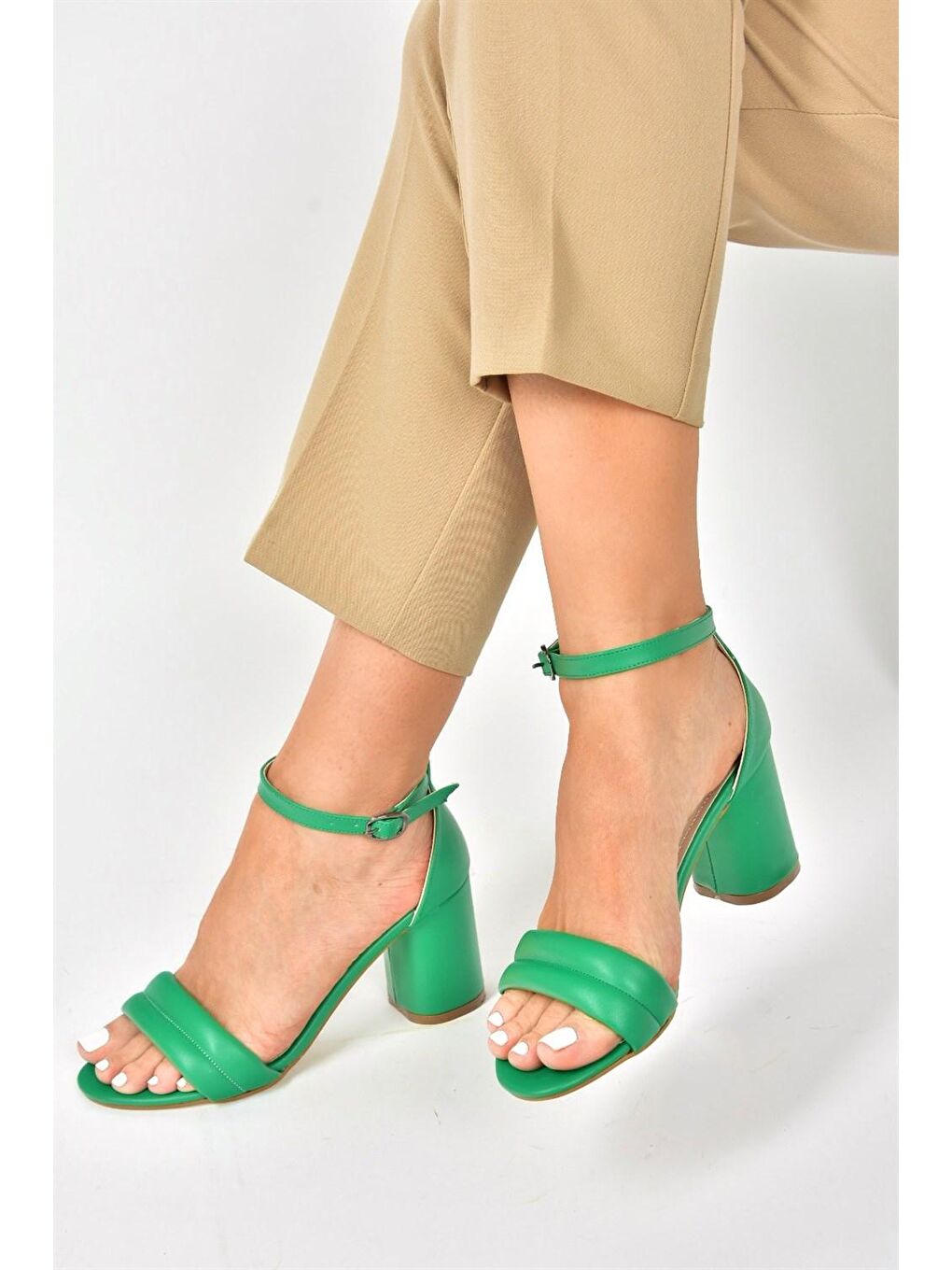 Yeşil Tek Bant Kalın Topuklu Kadın Ayakkabı M518190309-1
