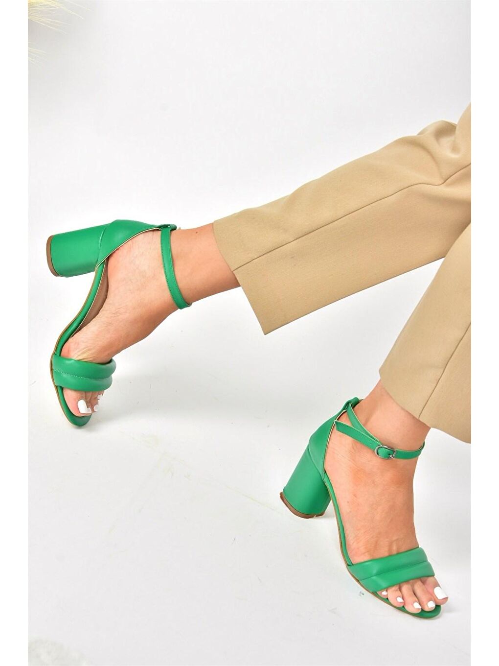 Yeşil Tek Bant Kalın Topuklu Kadın Ayakkabı M518190309-2