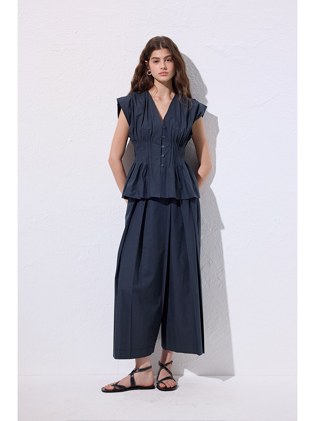 Beli Pile Detaylı Kolsuz Bluz Lacivert-1