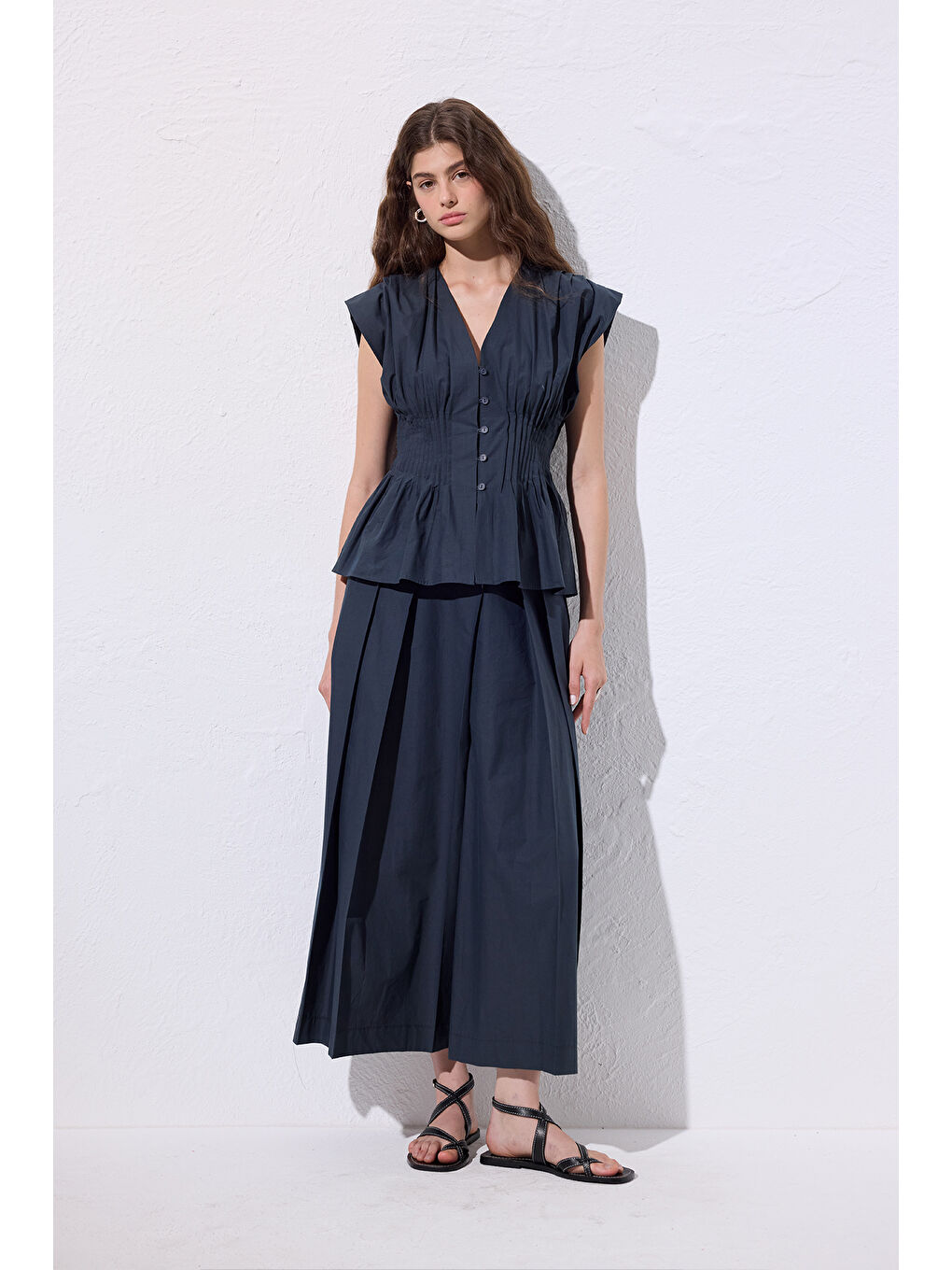 Beli Pile Detaylı Kolsuz Bluz Lacivert-2