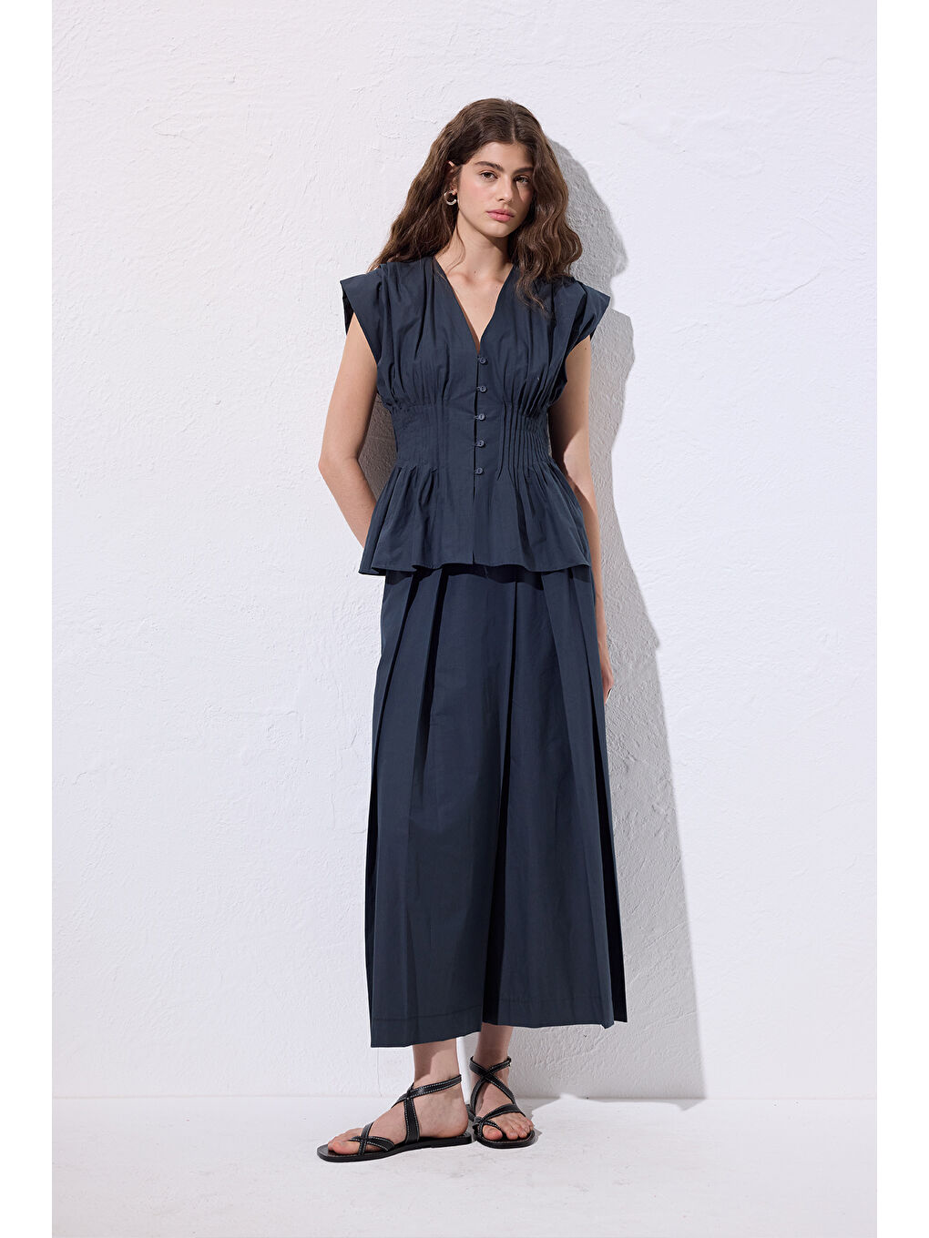 Beli Pile Detaylı Kolsuz Bluz Lacivert-4