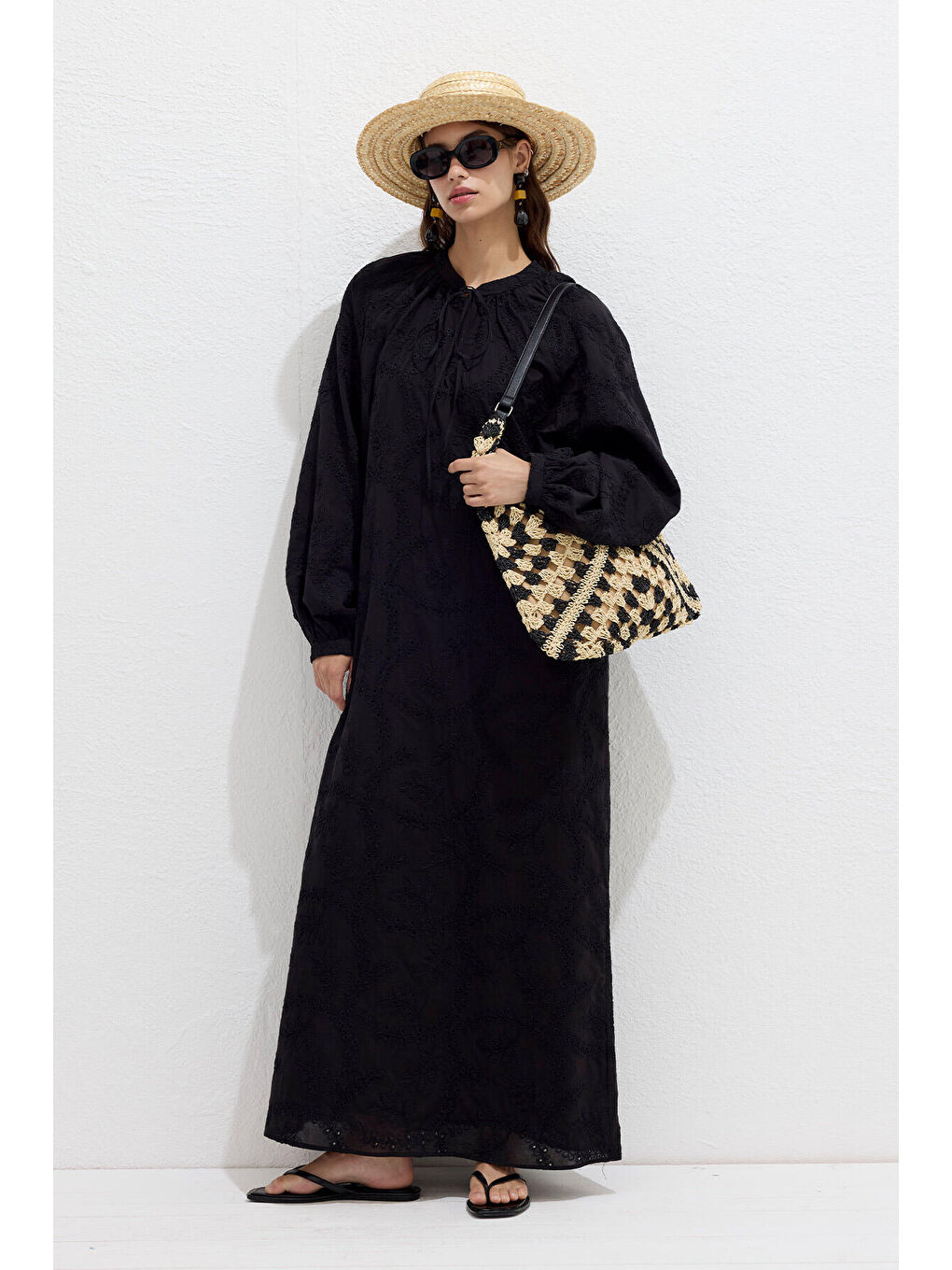 Astarlı Brode Elbise Siyah