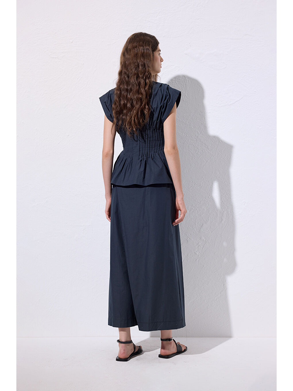 Beli Pile Detaylı Kolsuz Bluz Lacivert-6