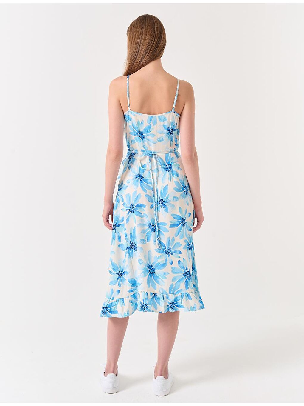 Beyaz Kruvaze Yaka Askılı Çiçekli Midi Elbise-4