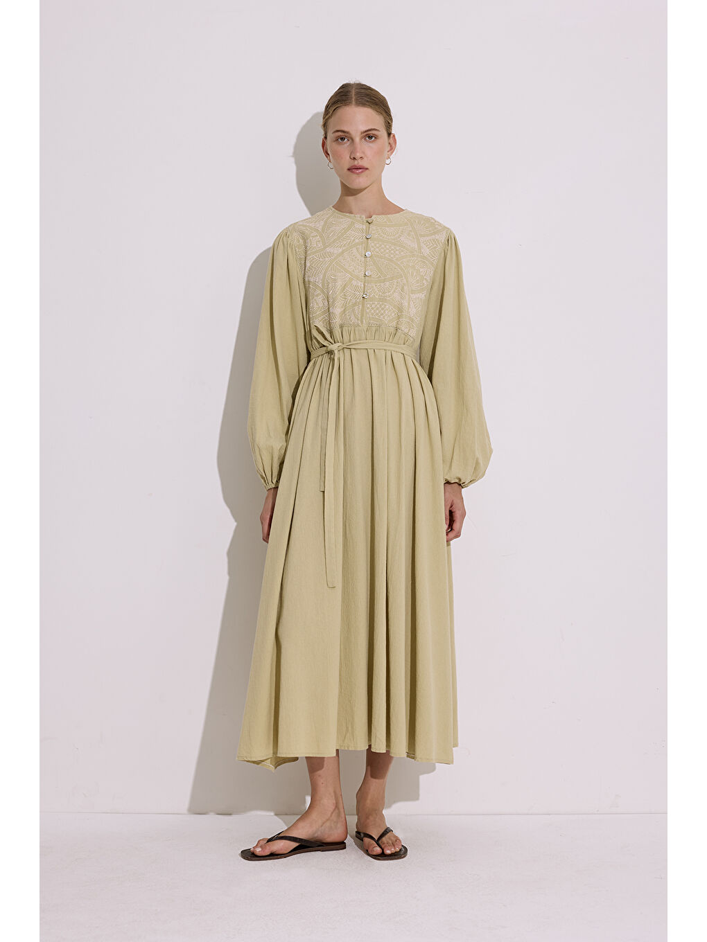 Dokulu Nakış Detaylı Elbise Soft Yeşil